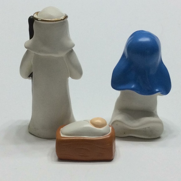 Miniature Nativity Scene - Picture 2 of 3